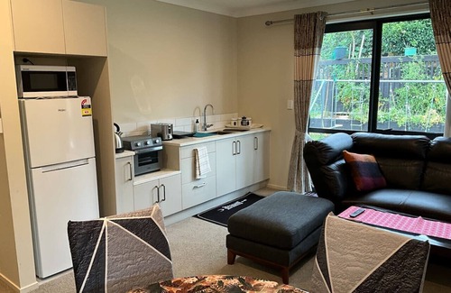 Pukekohe Apartment | New two B/room house attached to house