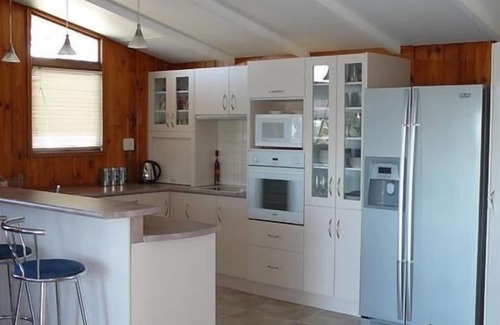 Algies Bay House | sea views and relaxing. Sleeps 9. 4 bedrooms and 2 bathrooms.
