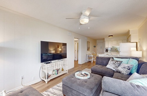 Morehead City Condo | Second-Floor Condo with Ocean & Courtyard View, Balcony, WiFi, Shared Pool