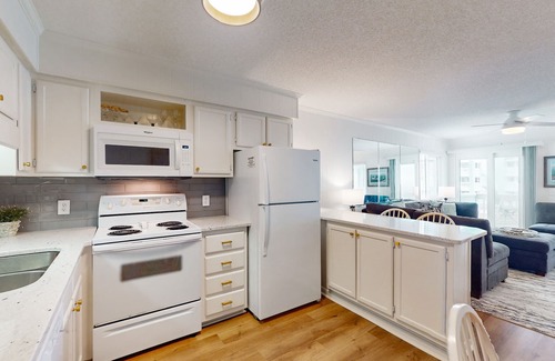 Morehead City Condo | Second-Floor Condo with Ocean & Courtyard View, Balcony, WiFi, Shared Pool