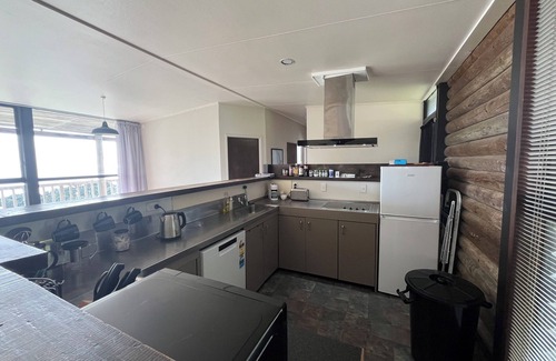 Stanmore Bay House | Stanmore Bay Log Cabin - Walk to Beach