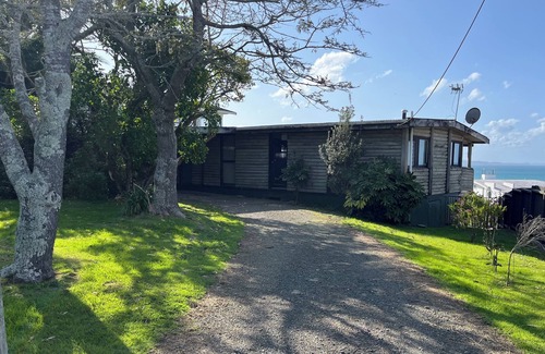 Stanmore Bay House | Stanmore Bay Log Cabin - Walk to Beach