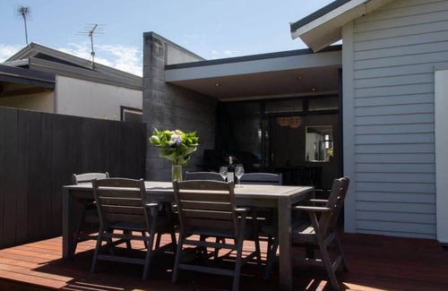 Fitzroy House | Stylish Coastal Getaway in New Plymouth