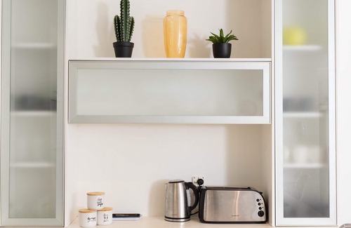 Mount Maunganui Apartment | Sunny & Spacious, Downtown Mount, Beach & Pool
