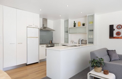 Mount Maunganui Apartment | Sunny & Spacious, Downtown Mount, Beach & Pool