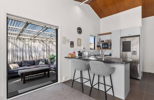 Mangawhai Heads Cottage | Sunnyside Spa Retreat - Mangawhai Holiday Home
