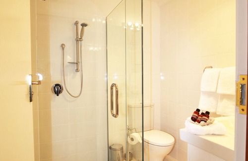 Te Puru Cabin | Te Puru Beach Lodge