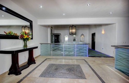 La Cruz de Huanacaxtle House | Villa Turquesa - Spacious and luxurious 7 bedroom beachfront villa