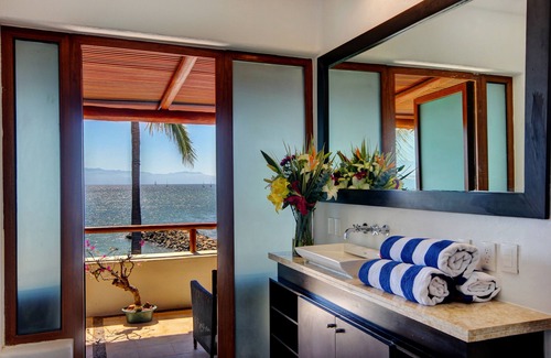La Cruz de Huanacaxtle House | Villa Turquesa - Spacious and luxurious 7 bedroom beachfront villa