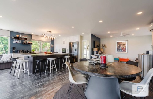 Bayswater House | Waterfront Retreat with Spa Pool
