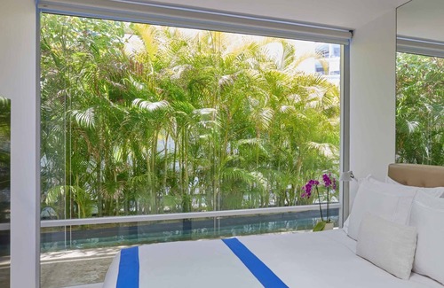 Zona Hotelera House | Your Coastal Oasis Awaits! Casita with Private Rooftop Pool, Pets are Allowed!