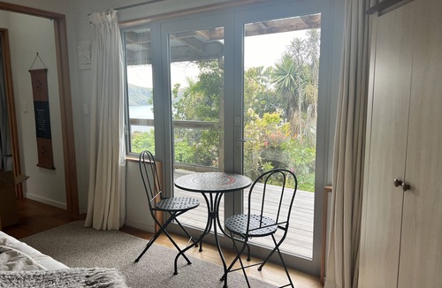 Diamond Harbour Apartment | 1 Brm Harbour & Garden View Room