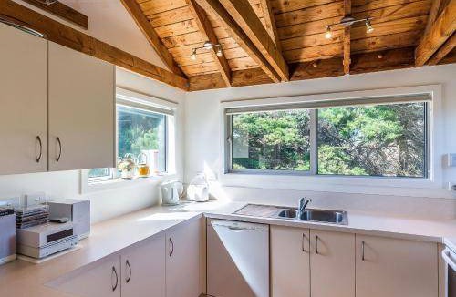Waikanae House | 175 m² House ∙ 5 bedrooms ∙ 10 guests