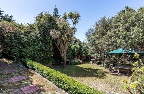 Waikanae House | 175 m² House ∙ 5 bedrooms ∙ 10 guests