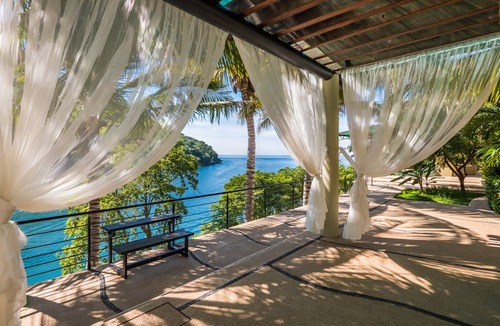 Boca de Tomatlan Villa | 1858 m² Villa ∙ 9 bedrooms ∙ 28 guests
