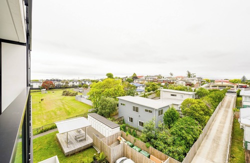 Greenlane - Ellerslie Apartment | 2 Bedrooms in Prime Location with Free Parking