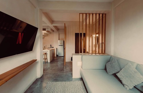 Santa Maria Apartment | 2BR| King Queen beds| Pool | Daily Clean | TV | AC