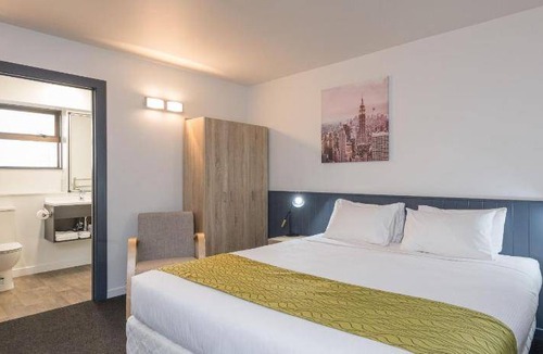 Richmond Hotel | 30 m² Motel ∙ 5 guests