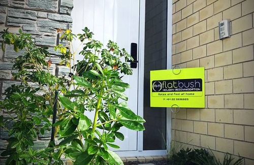 Flat Bush Apartment | 390 m² Serviced apartment ∙ 7 bedrooms ∙ 18 guests