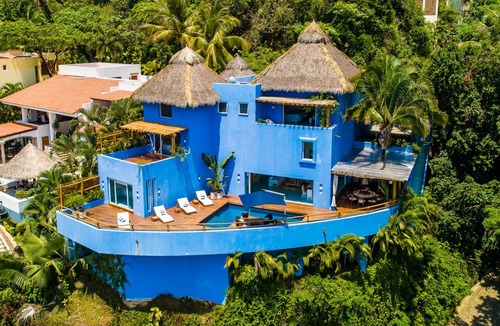South Shore Hotel Area House | 454 m² House ∙ 4 bedrooms ∙ 11 guests