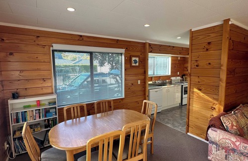 Kinloch House | 5min walk to the lake! cosy Kinloch bach