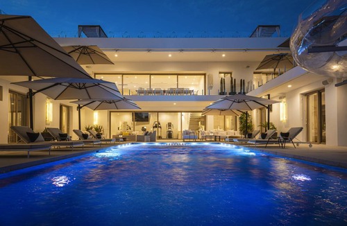 Rancho Cerro Colorado Villa | 799 m² Villa ∙ 7 bedrooms ∙ 14 guests