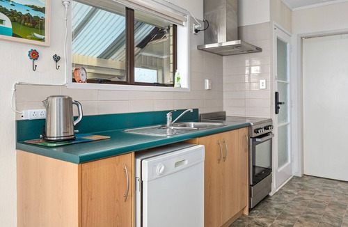 Coastlands House | A Stones Throw - Coastlands Holiday Home