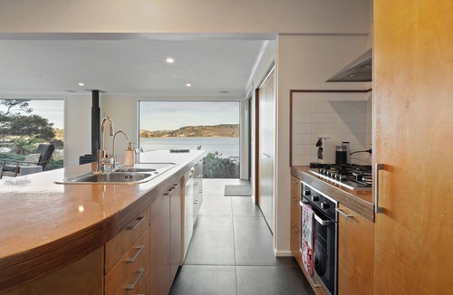 Warrington House | Absolute waterfront retreat with outstanding views, just 15 min north of Dunedin