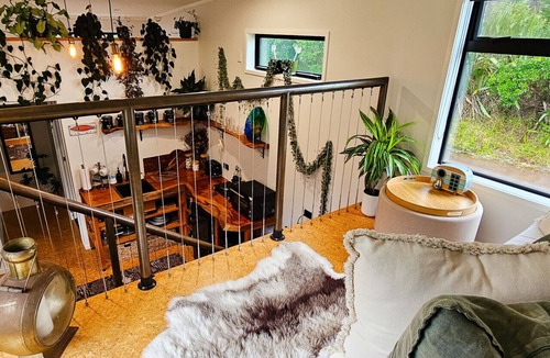 Hot Water Beach House | Adventurers Chest - Pohutukawa Equipment Included