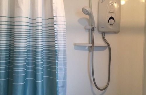 Snells Beach Cabin | Affordable with sea views and close to the beach