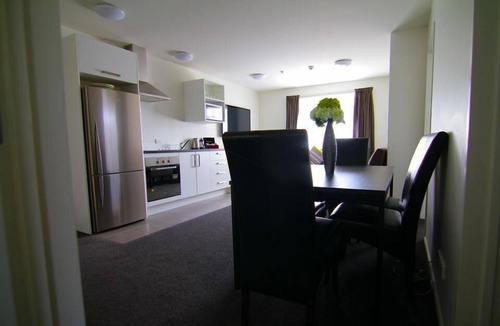 Burnside Hotel | Airport Palms Motel