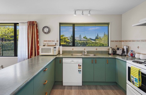 Hanmer Springs House | Alpine Peek - Hanmer Springs Holiday Home