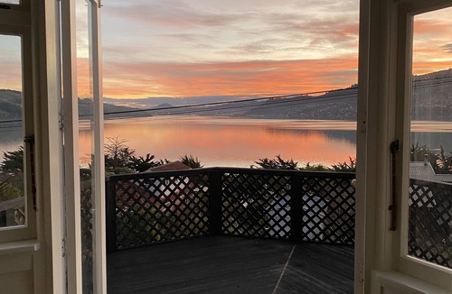 Dunedin House | Amazing views! 5 mins to beach