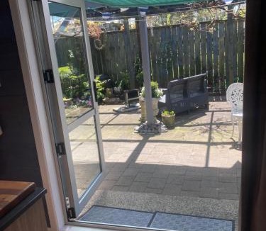 Turangi Bed & Breakfast | Anglers Adventure Paradise Cabin BNB Wifi Parking