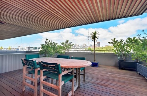 Auckland Central Business District House | Architecturally Designed Townhouse + Aircon and Carpark