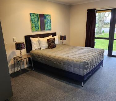 Greytown Hotel | ASURE Oak Estate Motor Lodge