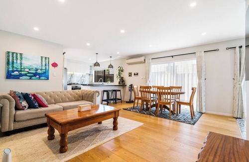 Greenlane - Ellerslie Villa | Auckland Golden Phoenix Holiday Homes