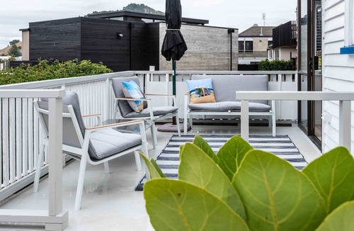 Mount Maunganui Apartment | Awesome Beach House, stroll to Town and Beach
