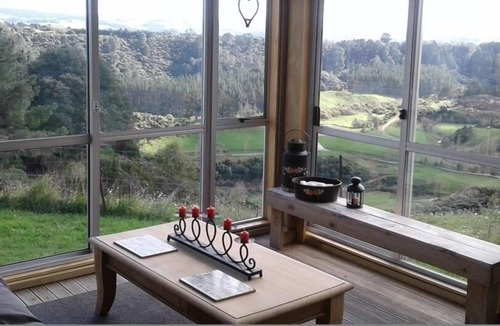 Pyes Pa Cottage | Awesome views Stunning sunsets A quiet relaxing spot only ten minutes from town