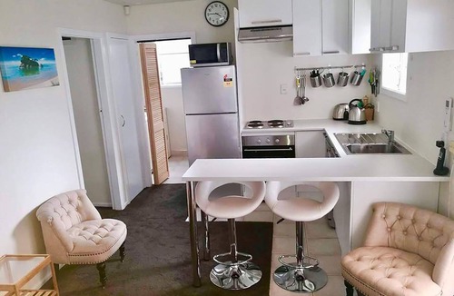 New Brighton Apartment | Bach by the Beach (650m from Beach)
