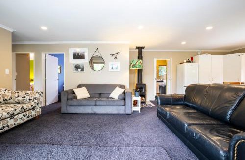 Kuratau House | Bach Noir - Kuratau Holiday Home