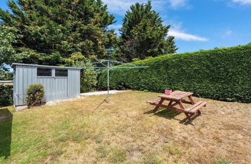 Waikouaiti House | Beach House Family Getaway n2min walk to beach nWarm sunny home unwind & relax