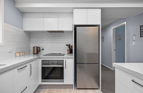 Waikawa House | Beach Road Oasis - Waikawa Holiday Home