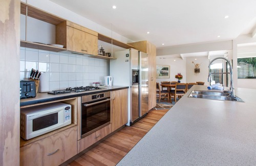 Waiheke Island House | Beachfront Enclosure Bay