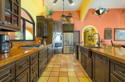 Los Barriles House | Beachfront Estate Sleeps 12! Walk everywhere in Los Barriles with pool & spa
