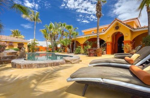 Los Barriles House | Beachfront Estate Sleeps 12! Walk everywhere in Los Barriles with pool & spa