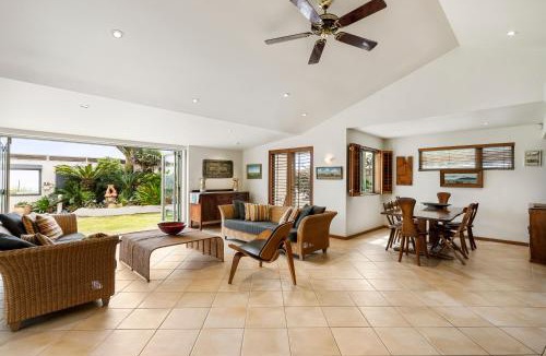 Onetangi Apartment | Beachfront on Waiheke