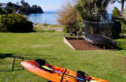 Kaiteriteri House | Beachfront Playground