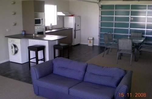 Pukehina Apartment | Beachfront Pukehina Apartment