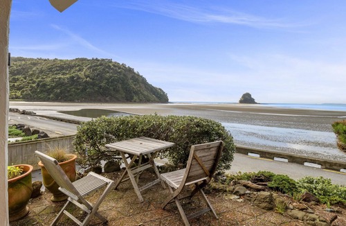Waiwera House | Beachside Bliss – Waiwera Beachfront Holiday Home